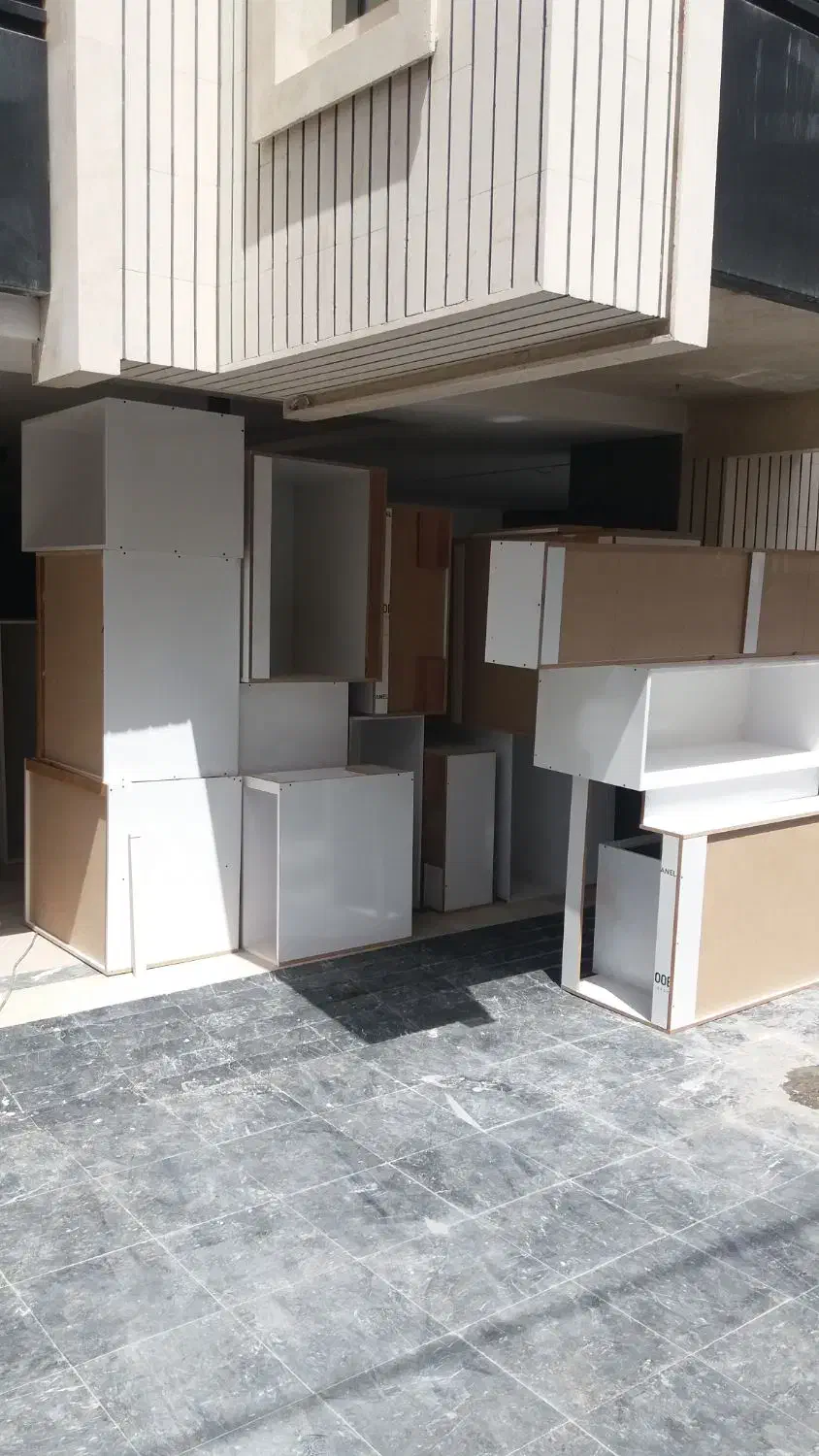 کارگر اثاث کشی و سختمانی هستم|خدمات حمل و نقل|کاشان, معلم|دیوار