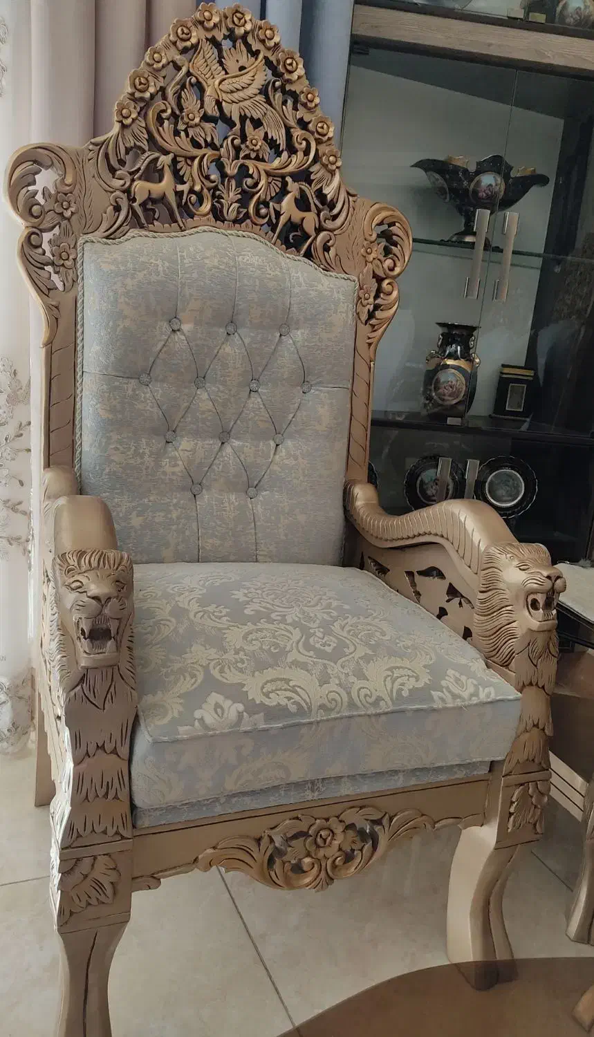 مبل سلطنتی 9نفره با دو میز عسلی ویک میز بزرگ|مبلمان خانگی و میز عسلی|اصفهان, ورزشگاه نقش جهان|دیوار