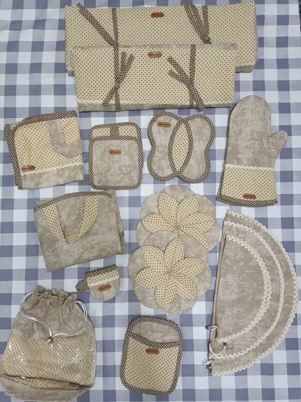 سرویس آشپزخانه عروس|سفره، حوله، دستمال آشپزخانه|کاشان, فاز ۱ ناجی آباد|دیوار