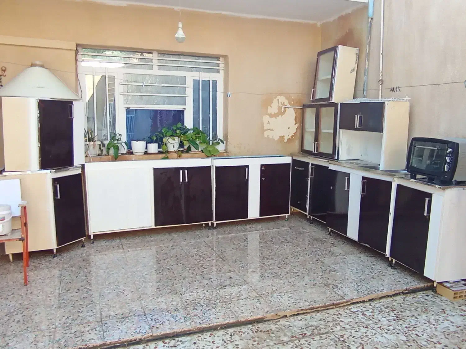 درب و پنجره و کابینت و سینک و هود|آبچکان و نظمدهنده ظروف|مسجد سلیمان, |دیوار