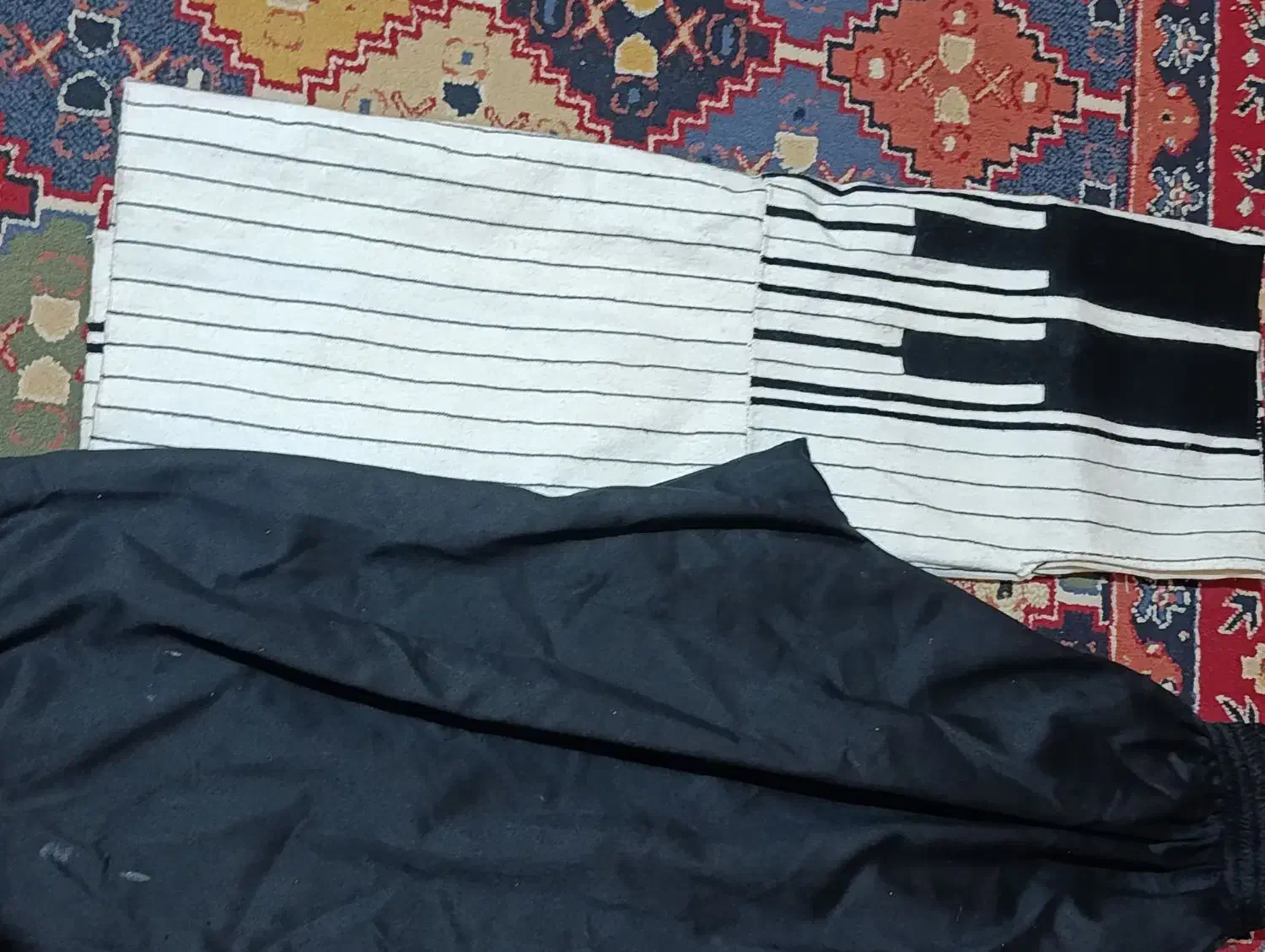 چوقا ودبیت|لباس|مسجد سلیمان, |دیوار