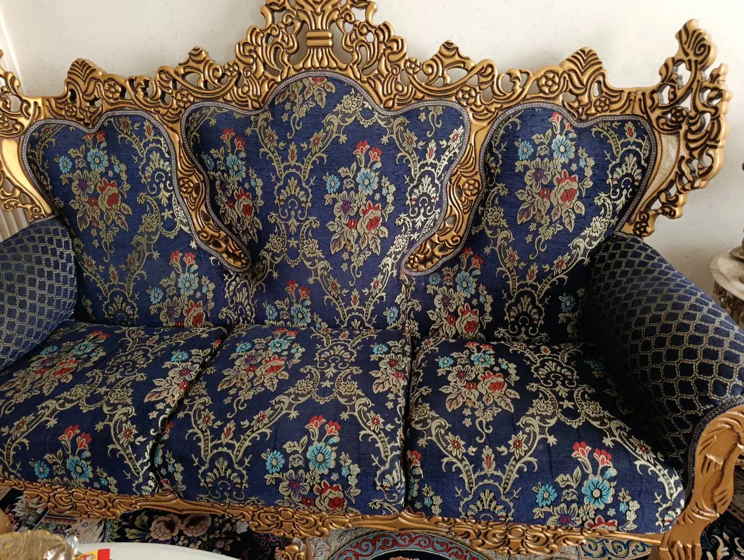 مبل هفت نفره درحدنو بدون کوچکترین پارگی چوب گردو|مبلمان خانگی و میز عسلی|هشتگرد, شهرک ولیعصر (مصلی)|دیوار