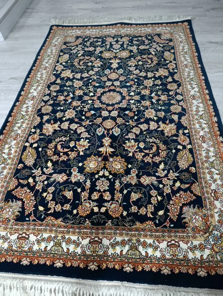 فرش ۴متری و دو عدد یک و نیم متری|فرش|ایلام, |دیوار