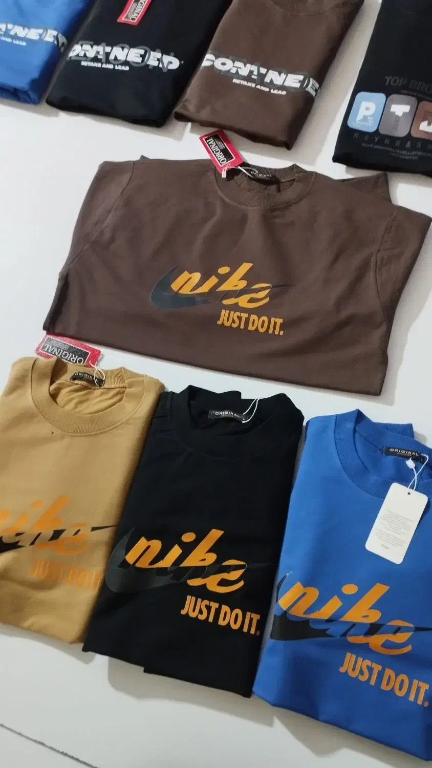 دورس دو نخ لاکرا|لباس|کاشان, میدان کهنه|دیوار