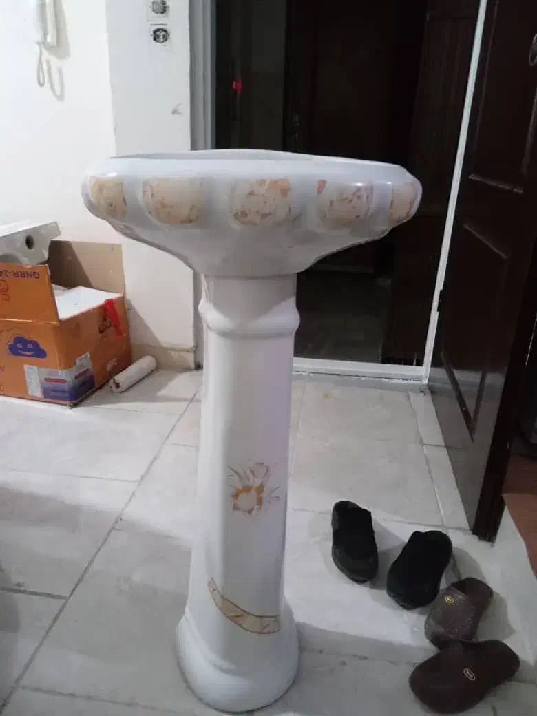 روشویی همراه با شیر|لوازم سرویس بهداشتی|اندیشه, اندیشه فاز ۱|دیوار