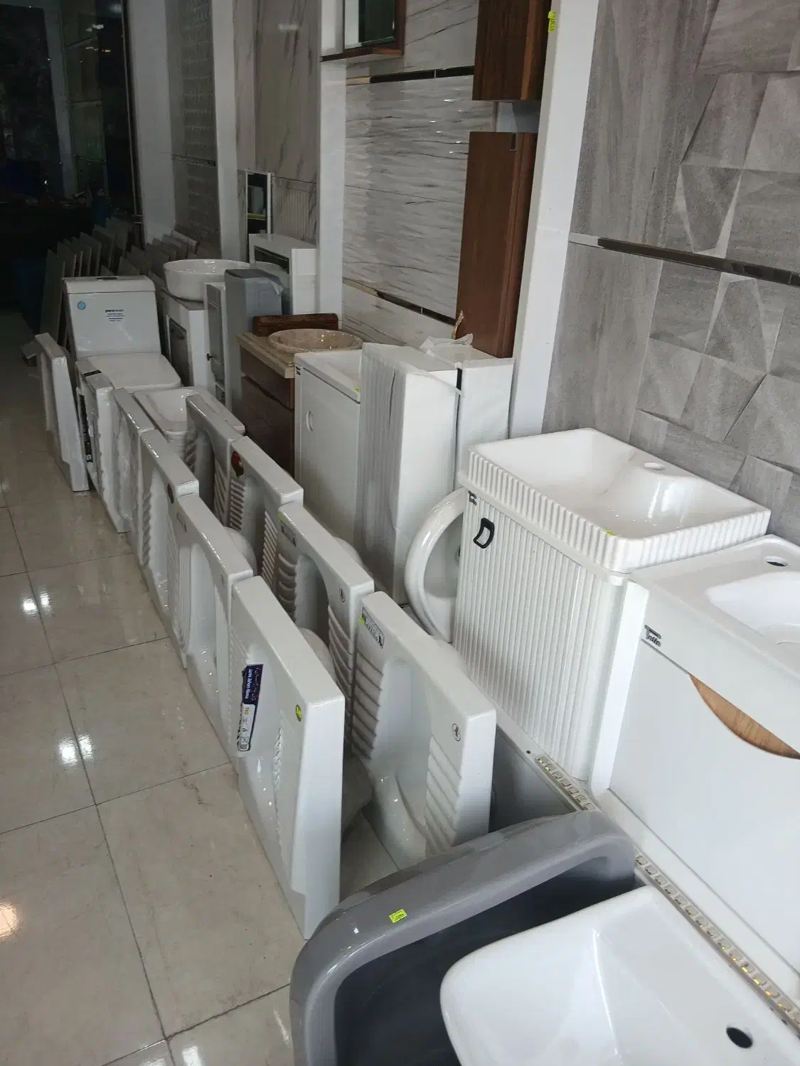 چینی آلات و روشویی کابینتی ساختمانی|عمده‌فروشی|رشت, نیروی دریایی|دیوار