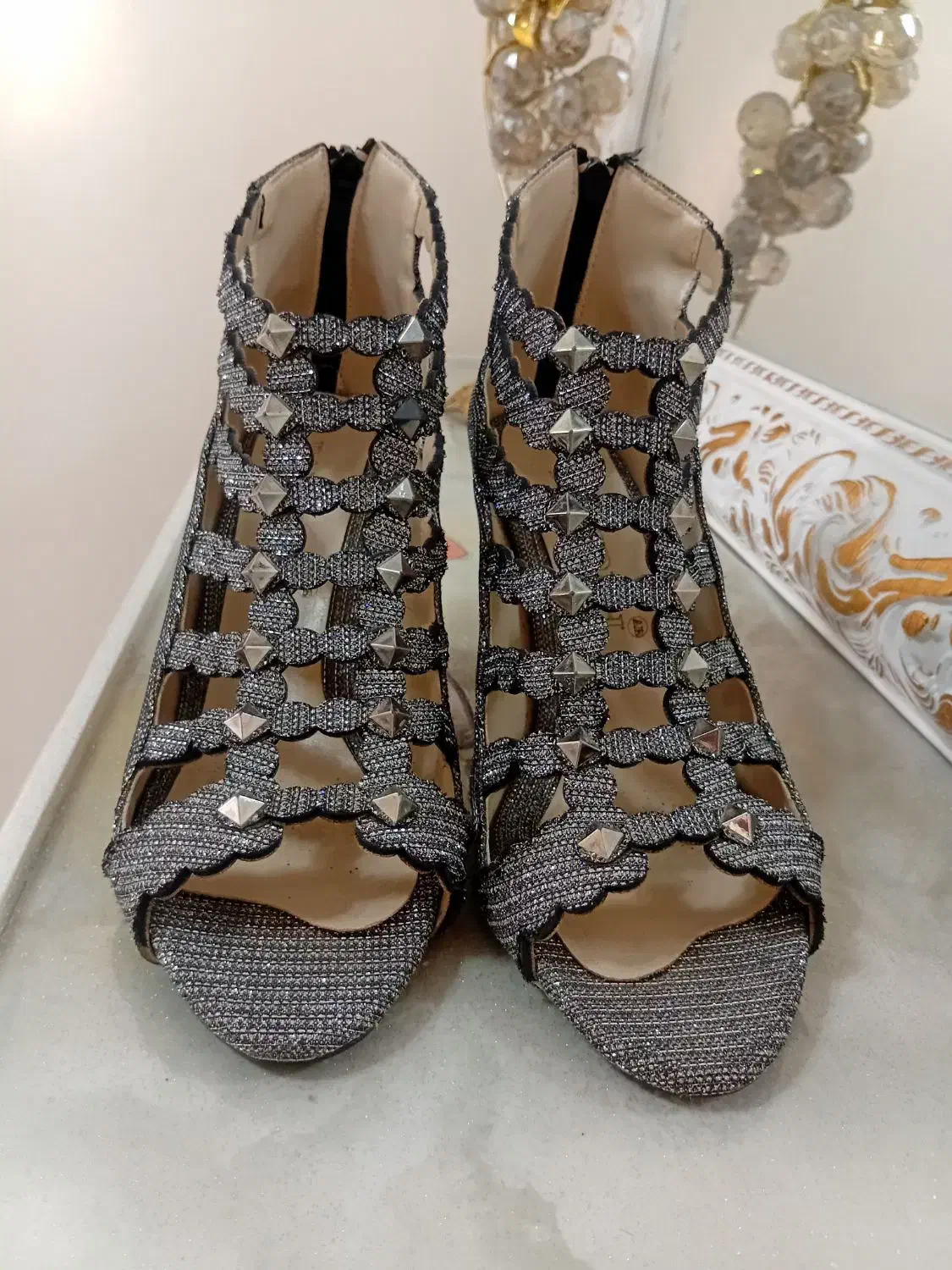 کیف وکفش|کیف، کفش، کمربند|ننور, |دیوار