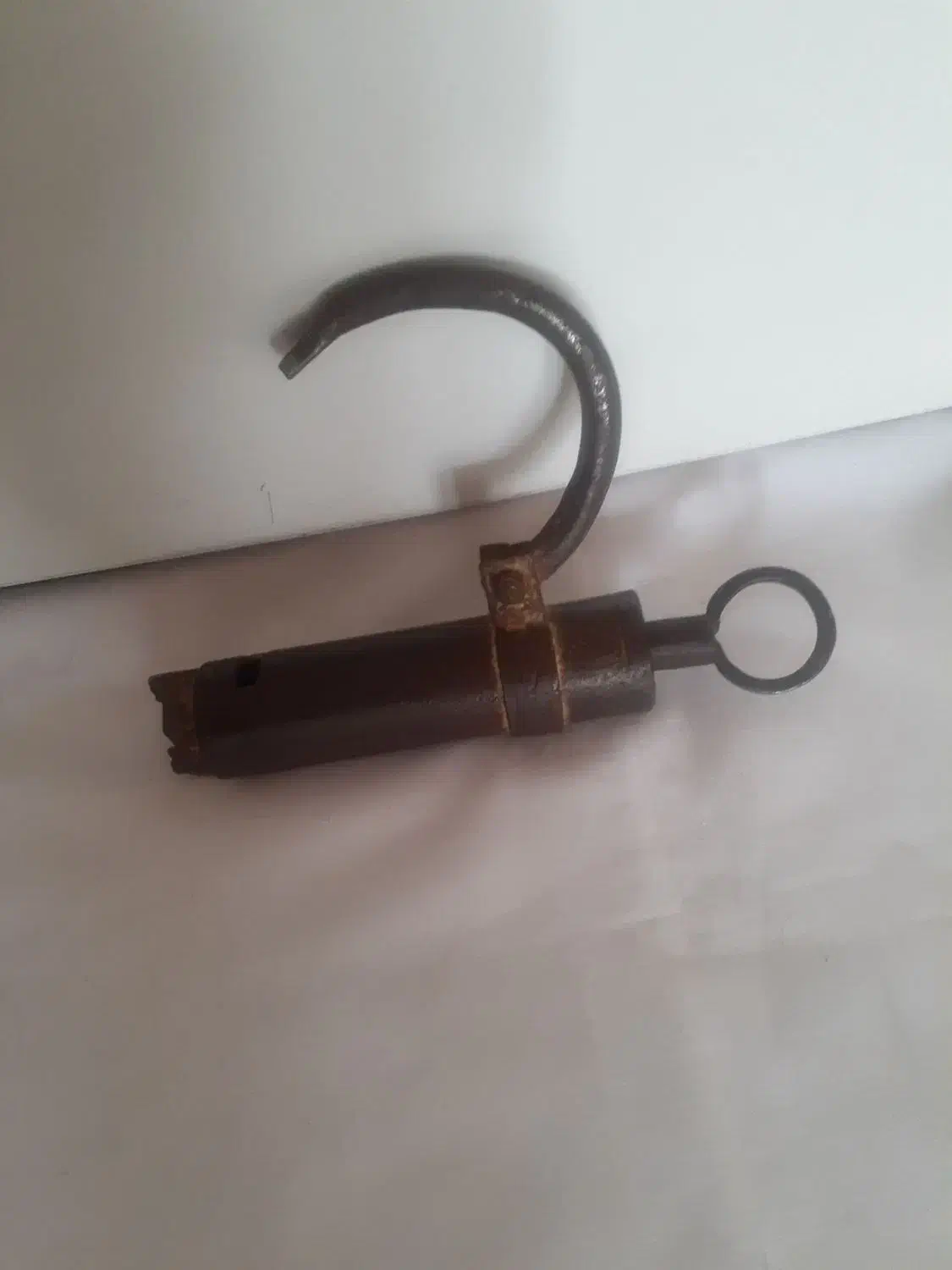 یک عدد قفل|کلکسیون اشیاء عتیقه|قم, شاه ابراهیم|دیوار