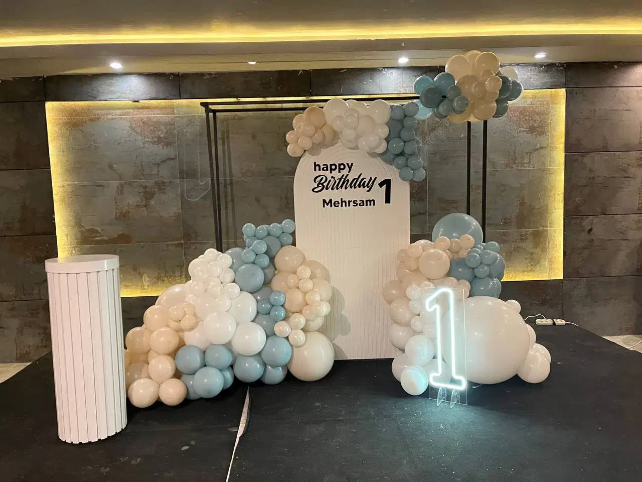 بادکنک آرایی|خدمات پذیرایی، مراسم|بومهن, |دیوار