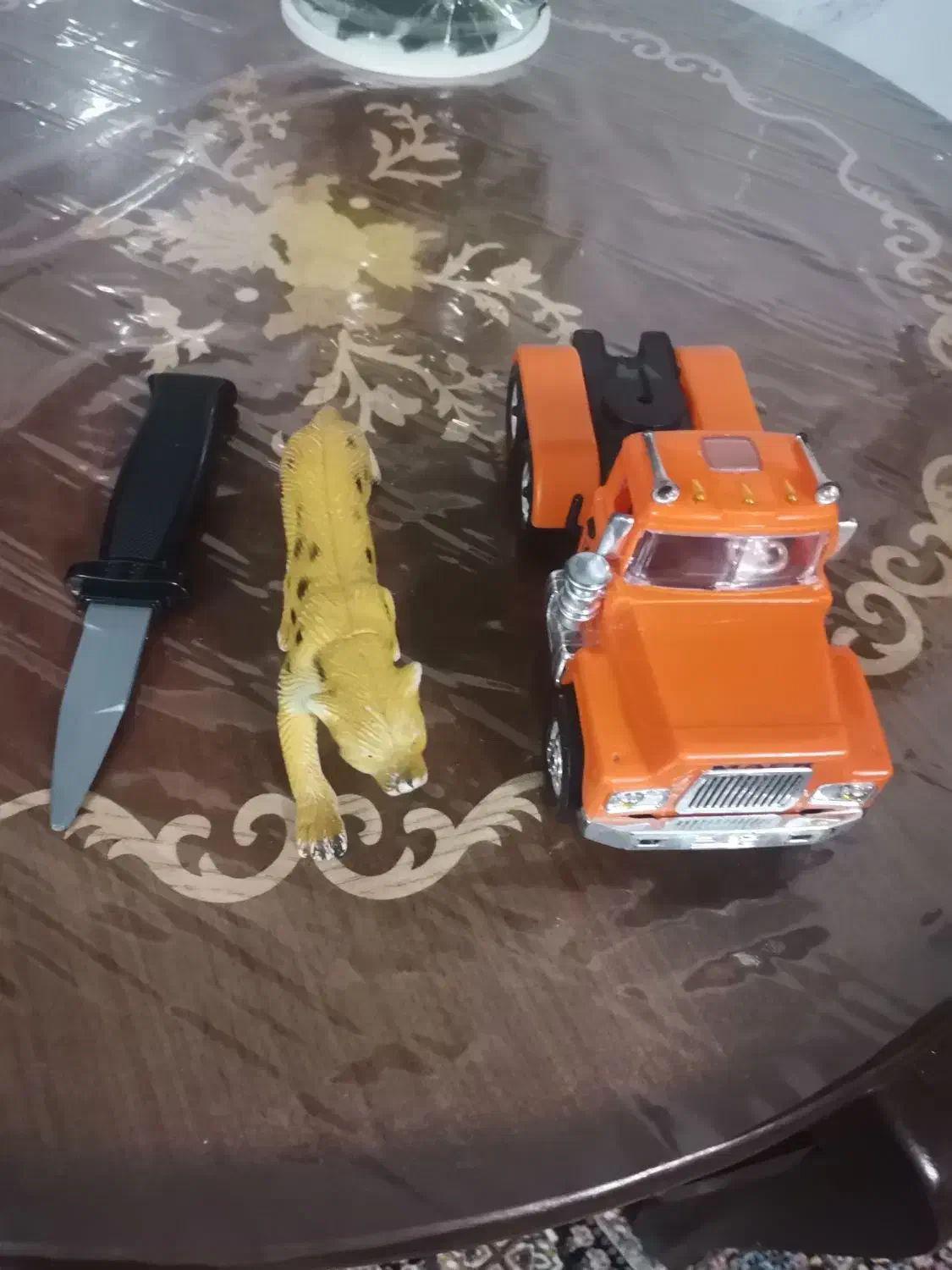 تعدادی اسباب بازی|اسباببازی|قائن, |دیوار