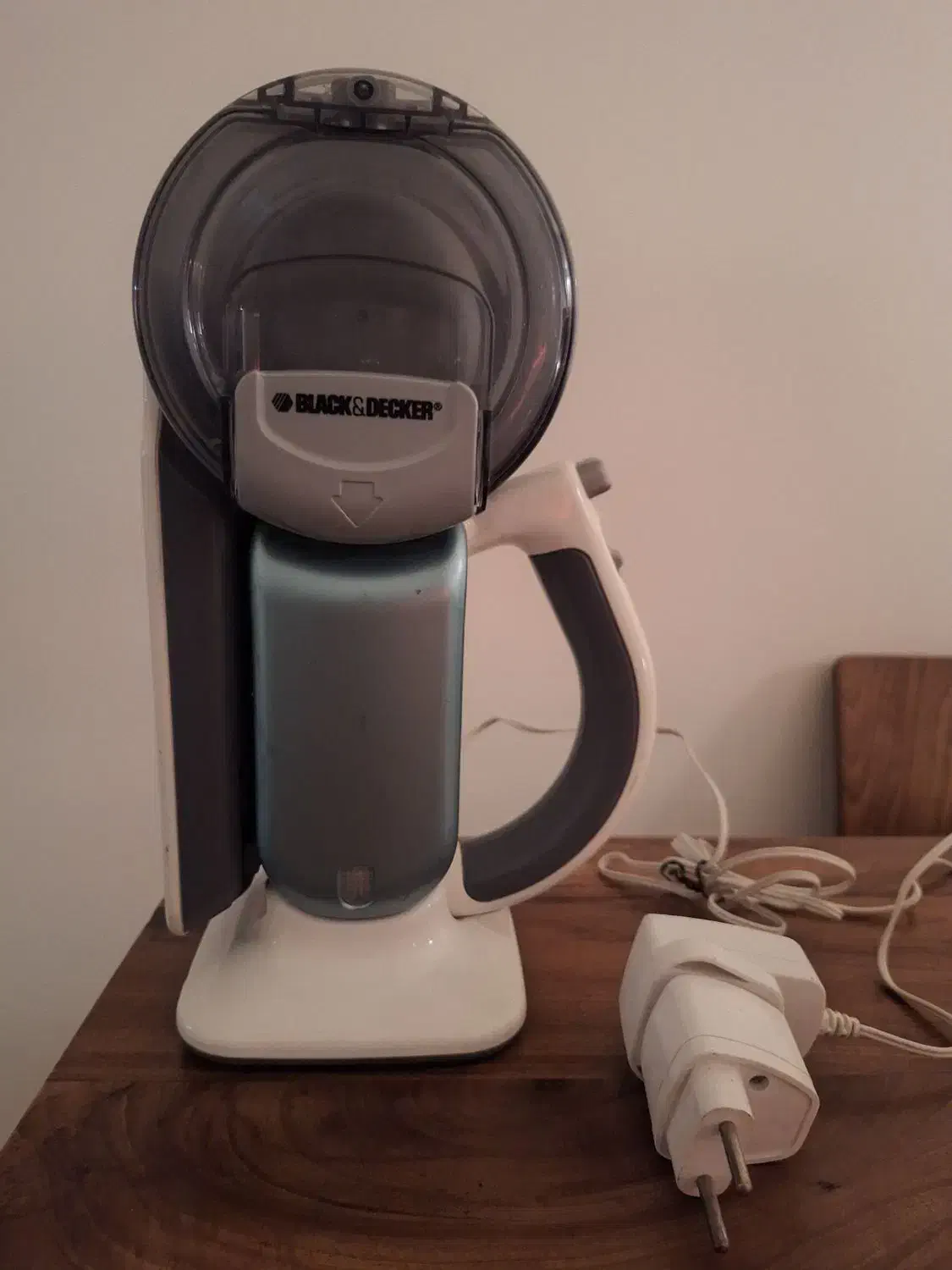 جارو شارژی black&decker|جاروبرقی، جارو شارژی، بخارشو|تهران, قیطریه|دیوار