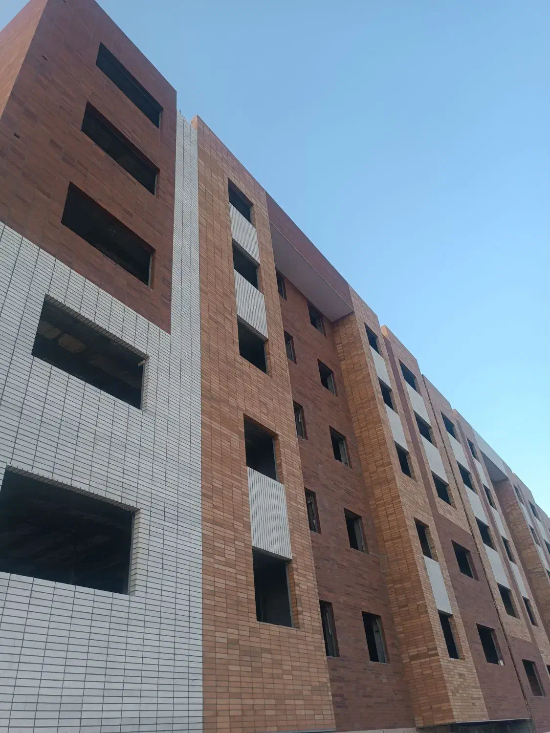 ۱۴۰ متر آپارتمان ۴۰ متر حیاط اختصاصی|فروش آپارتمان|شهرکرد, |دیوار