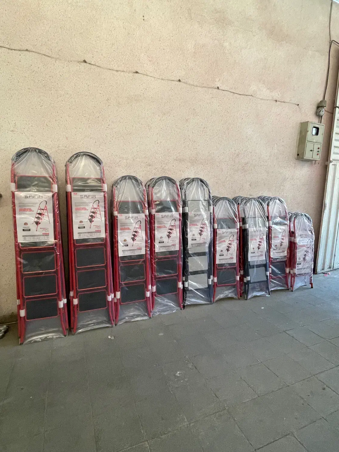 نردبان تاشو فلزی خانگی|ابزارآلات|کرج, شهرک رضوانیه|دیوار