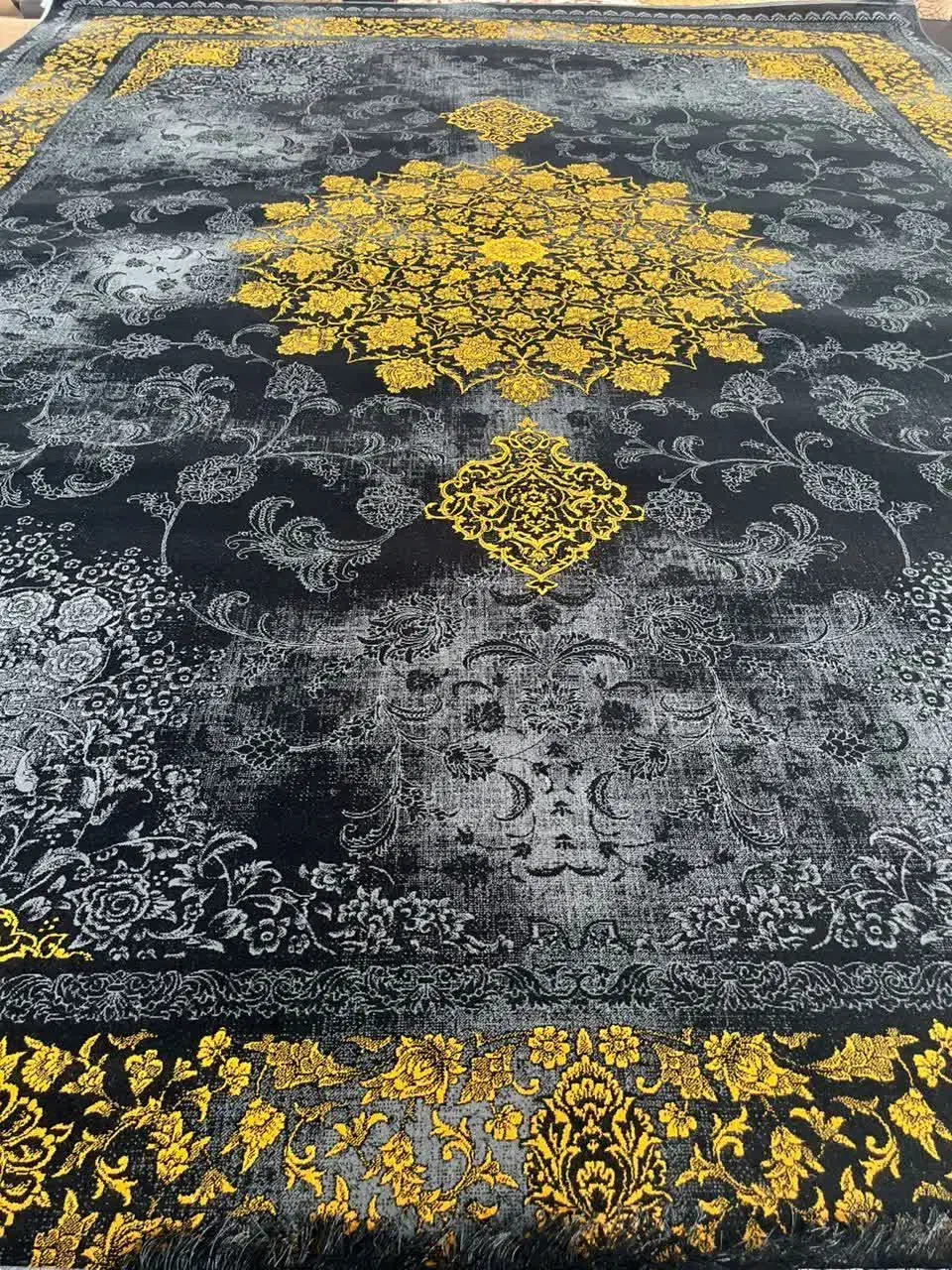 ۷ تخته‌ فرش ۱۲ متری آکبند ۷۰۰‌ شانه سنگین و اصلی|فرش|سرپل ذهاب, |دیوار