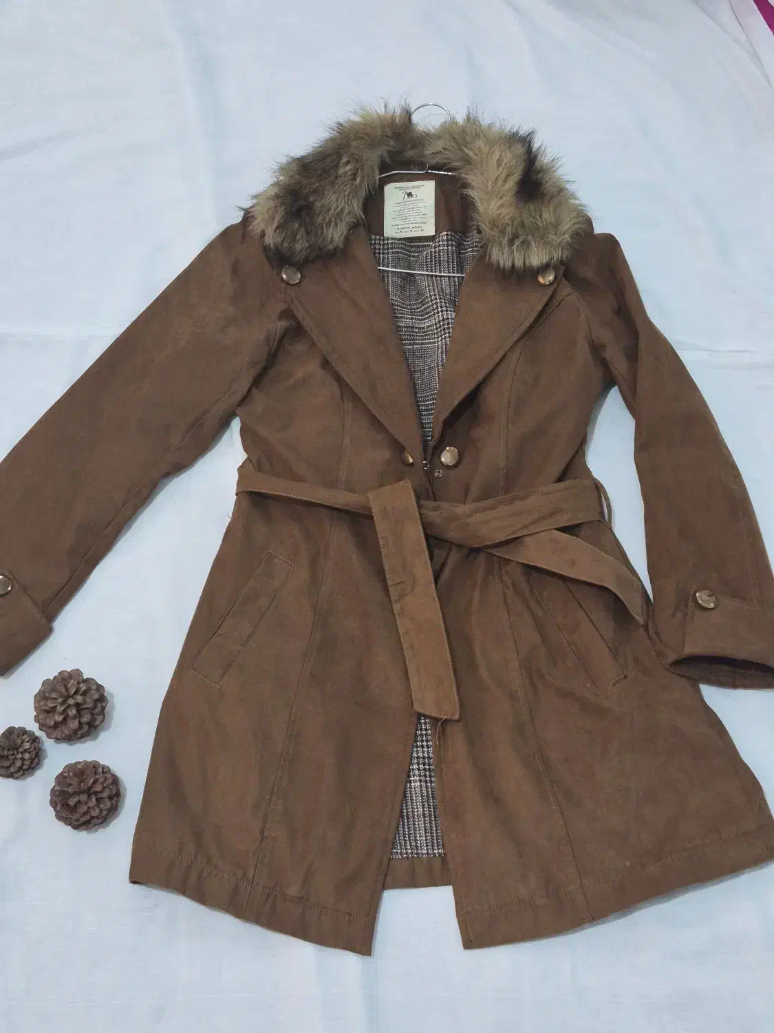 لباس حوله ای پالتو|لباس|قم, بنیاد|دیوار