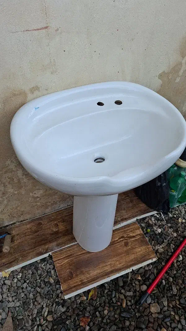 سرشور ایستاده آرایشگاه|آرایشگاه و سالن‌های زیبایی|آستانه اشرفیه, |دیوار