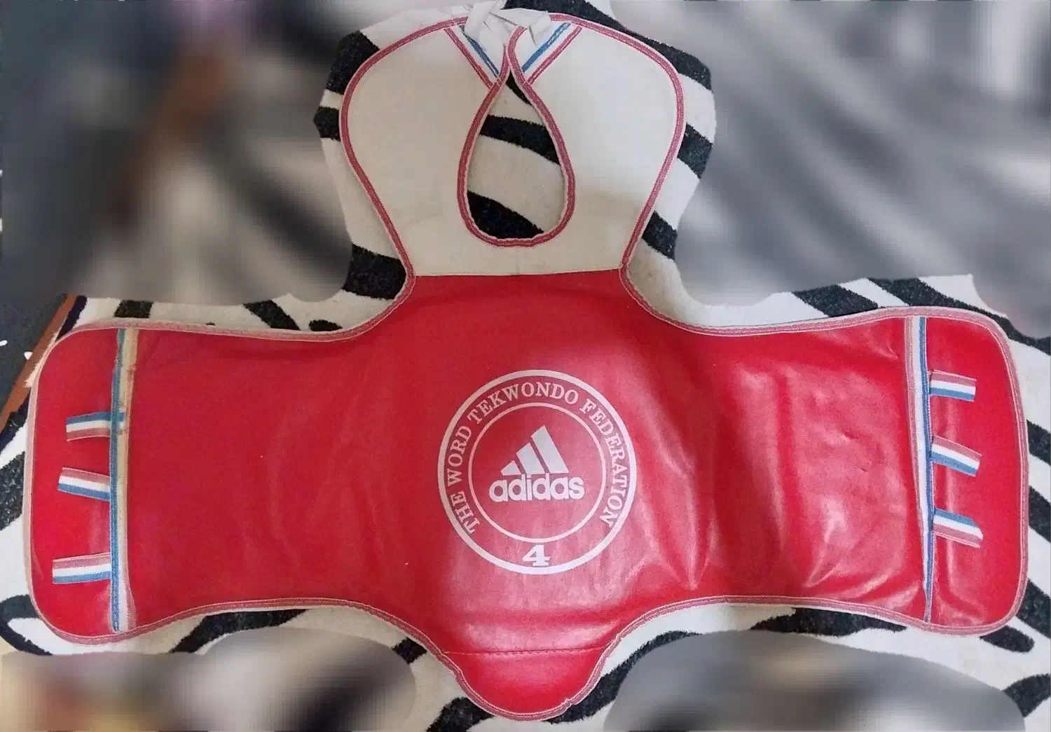 3 تیکه وسیله ورزشی (تیراندازی، تکواندو)|تجهیزات ورزشی|بروجن, |دیوار