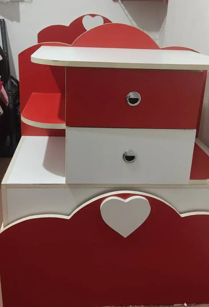 تخت و کمد دومنظوره دخترانه از نونهالی تا نوجوانی|تخت و سرویس خواب|بندر انزلی, مسکن مهر|دیوار