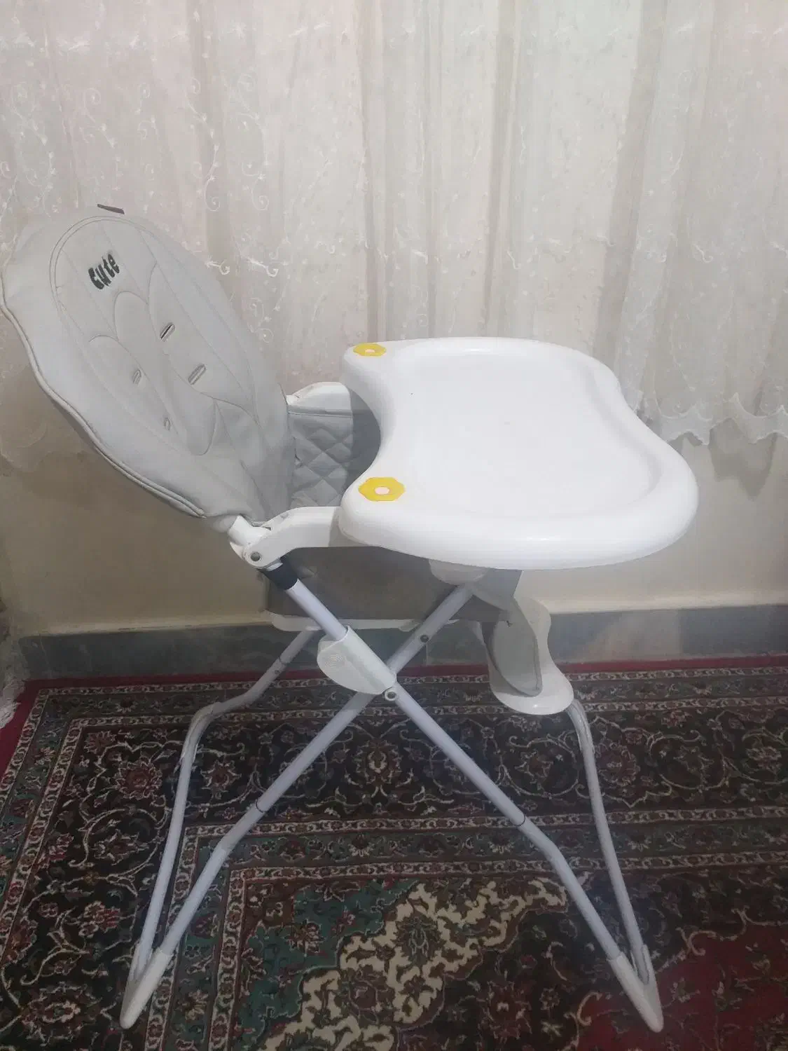 صندلی غذای کودک در حد نو|تخت و صندلی بچه|قم, چهل درخت|دیوار