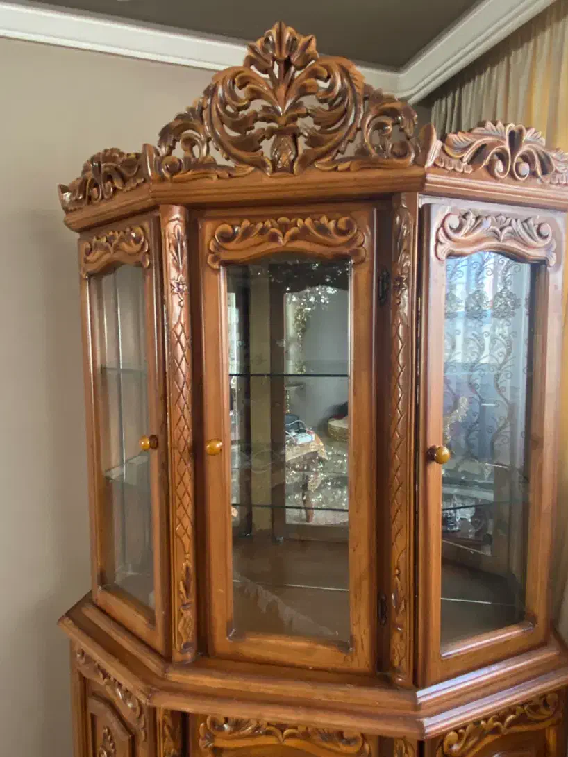 بوفه ویترینی چوبی سلطنتی، شیشه‌دار و سالم|بوفه، ویترین، کنسول|تبریز, |دیوار