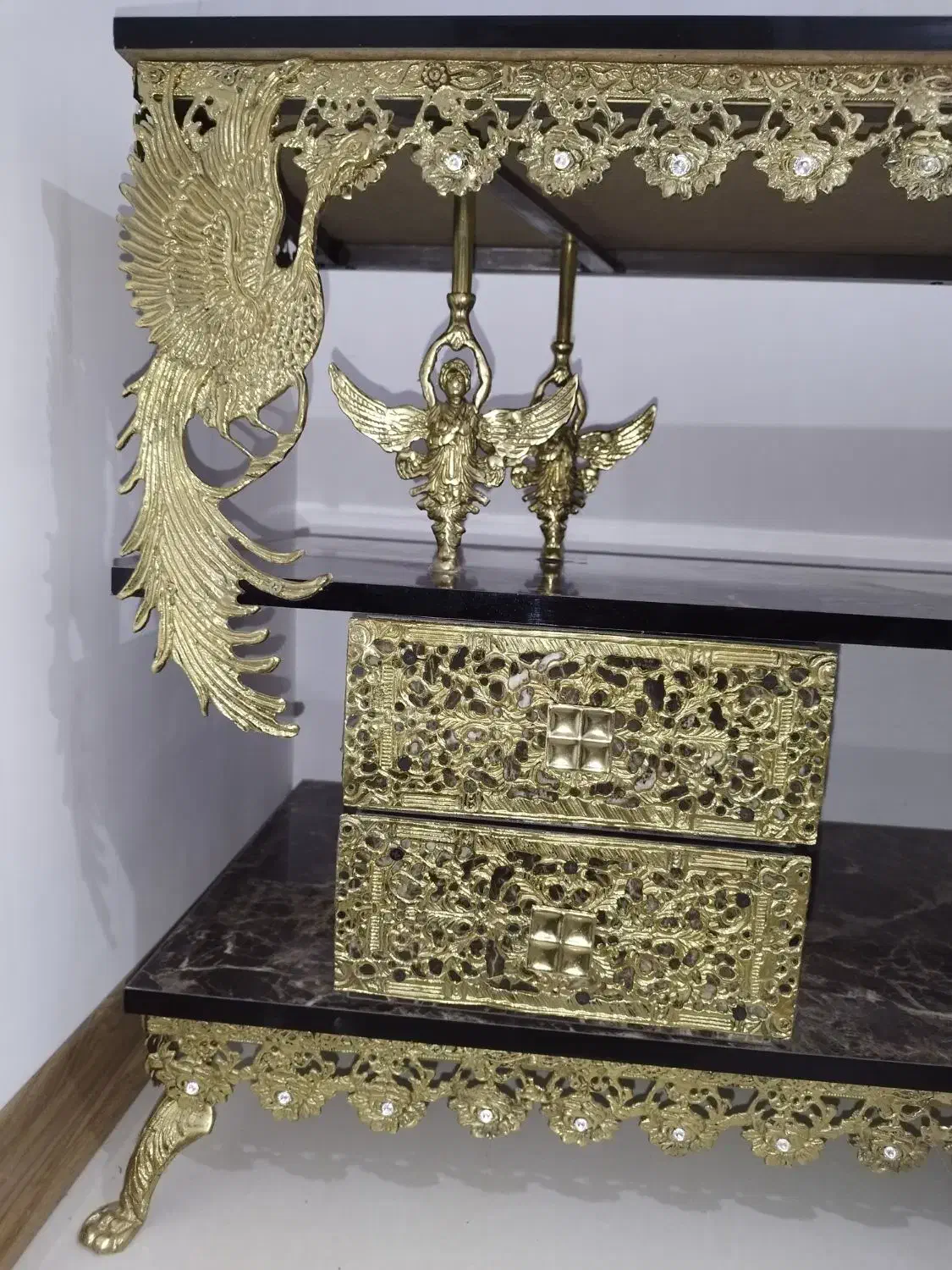 میز تلویزیون برنجی پُرکار|میز تلویزیون|محمدشهر, محمدشهر|دیوار