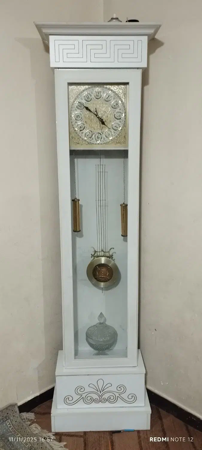 ساعت ایستاده|ساعت دیواری و تزئینی|قدس, شهر‌قدس|دیوار