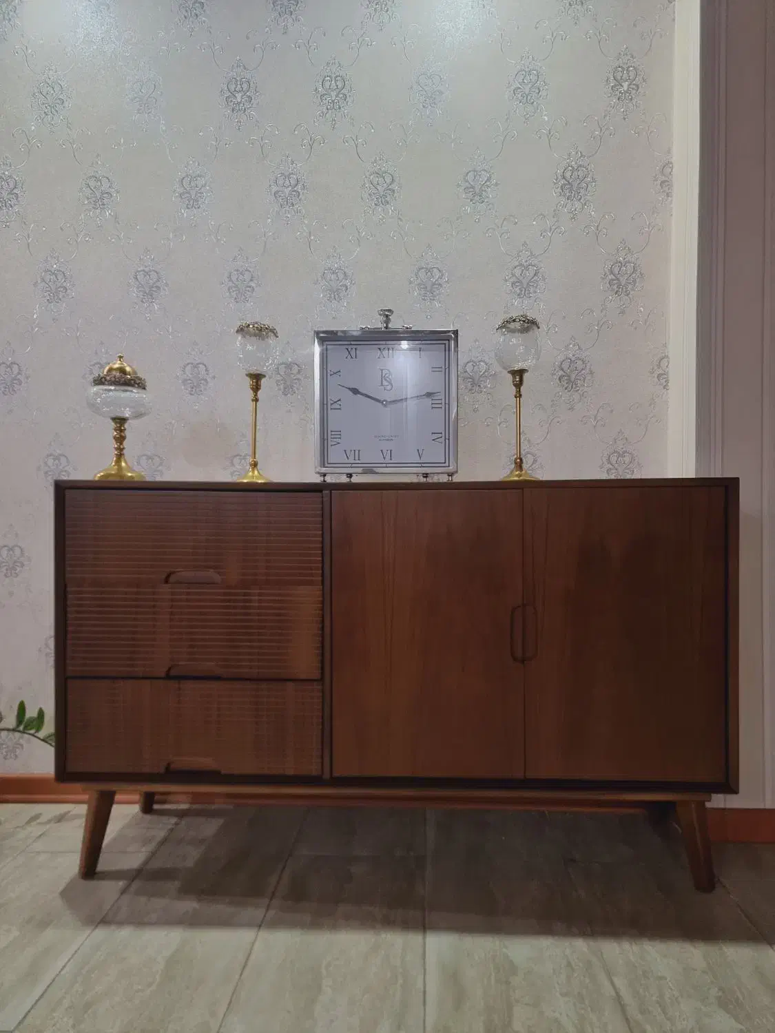 کنسول چوبی در حد نو|بوفه، ویترین، کنسول|چالوس, |دیوار