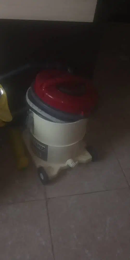 فروش یک عدد جارو برقی سطلی|جاروبرقی، جارو شارژی، بخارشو|شیراز, شهرک زینبیه|دیوار