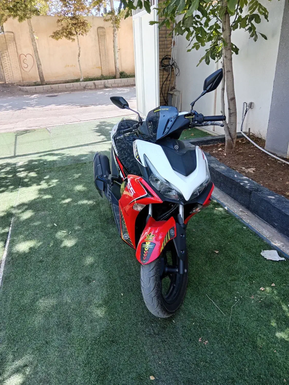 موتور.. ای روکس|موتورسیکلت|صدرا-فارس, فاز ۱|دیوار