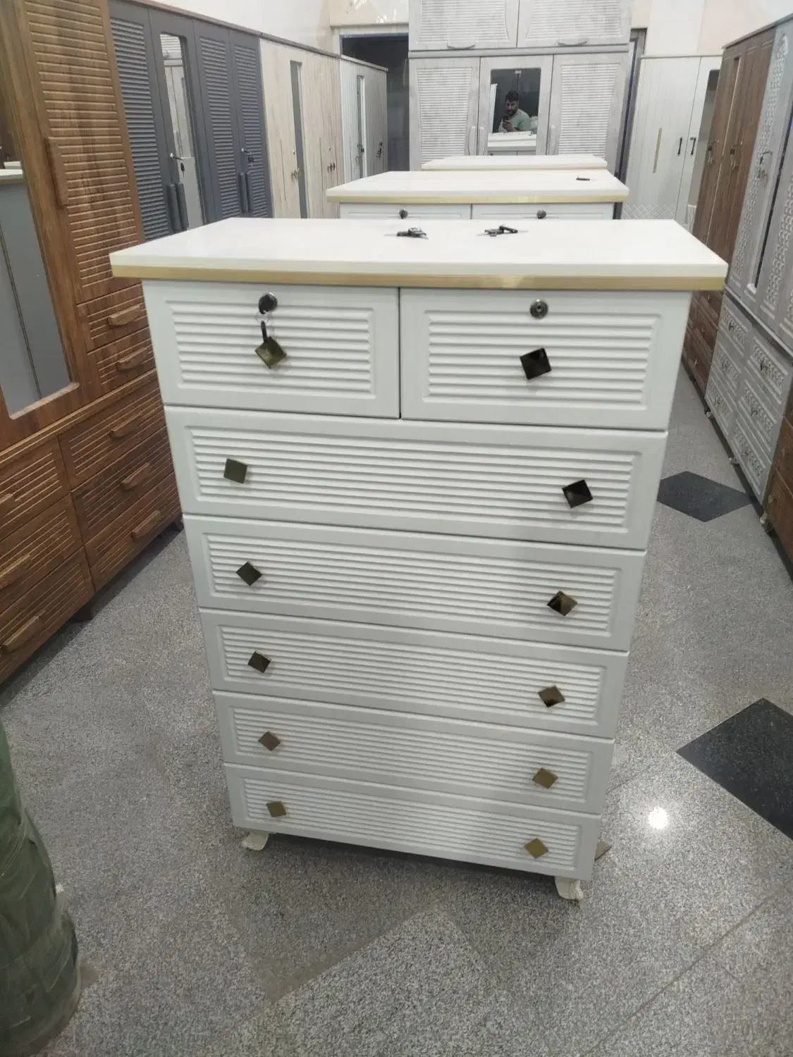 دراور|جاکفشی، کمد، دراور|قم, شاه ابراهیم|دیوار