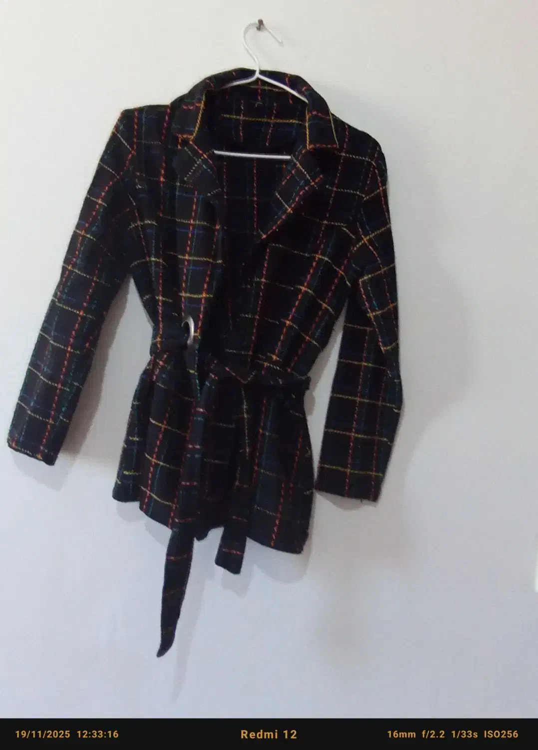 کت جنس شنل|لباس|رشت, سیا اسطلخ|دیوار