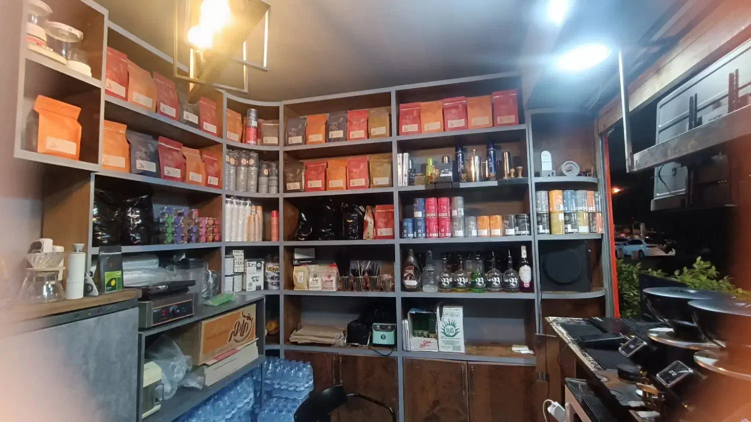 دکور مخصوص بوتیک یا کافه|فروشگاه و مغازه|شیراز, عفیف‌آباد|دیوار