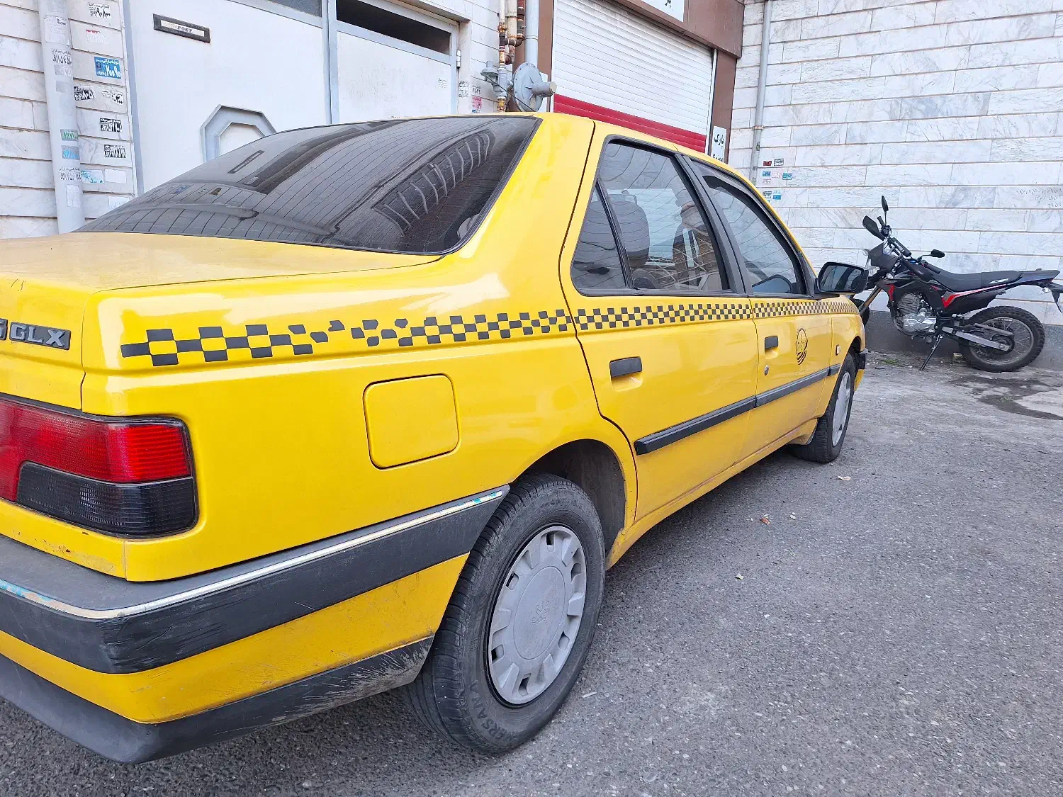 پژو۴۰۵ تاکسی شهری مدل۹۵بیرنگ|خودرو سواری و وانت|رشت, یخسازی|دیوار