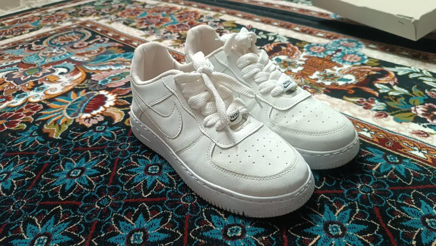 کفش نو|کیف، کفش، کمربند|نیشابور, خط کاشمر|دیوار