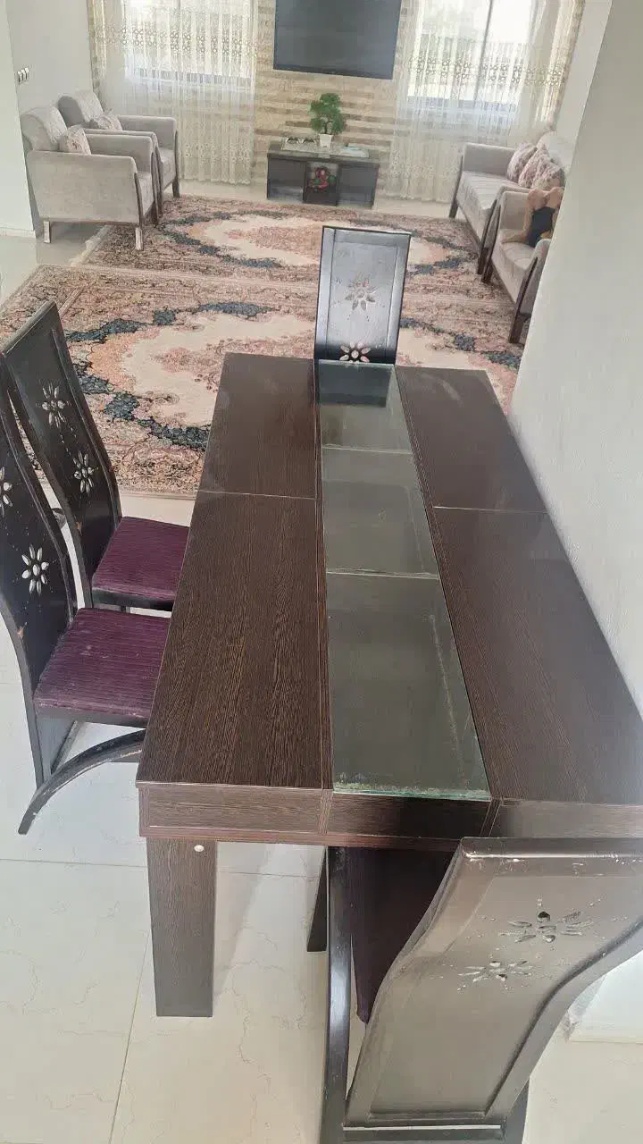 فروش فوری میز ناهارخوری. قیمت توافقی.|میز و صندلی غذاخوری|محمودآباد, |دیوار