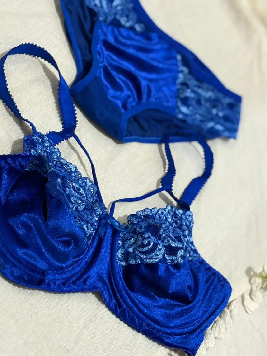 لباس زیر|لباس|آبیک, |دیوار