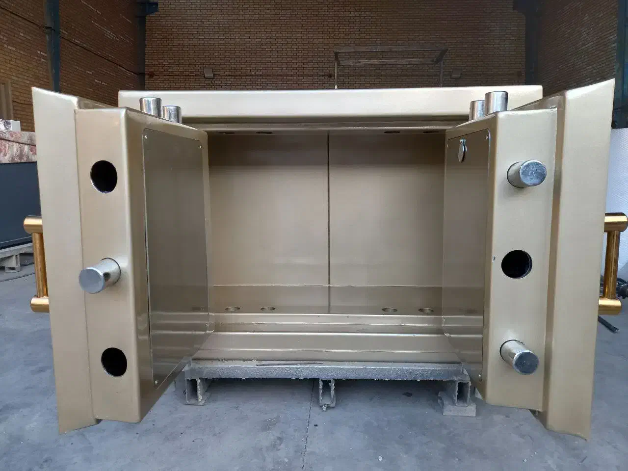 گاوصندوق زیرویترینی طلافروشی|فروشگاه و مغازه|پاکدشت, خاتون آباد|دیوار