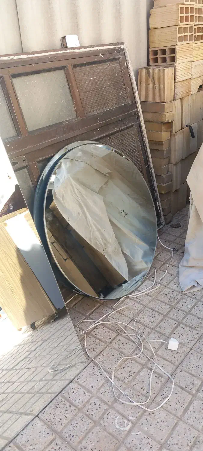 آینه و صندلی|آرایشگاه و سالن‌های زیبایی|مشهد, گلبرگ|دیوار