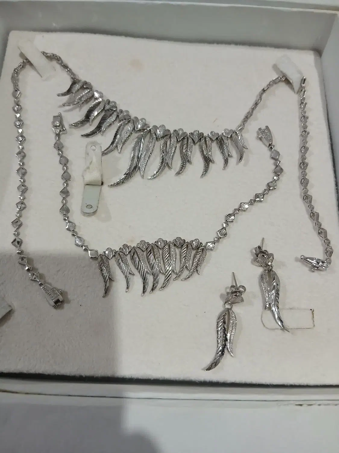 سرویس|جواهرات|پیشوا, |دیوار