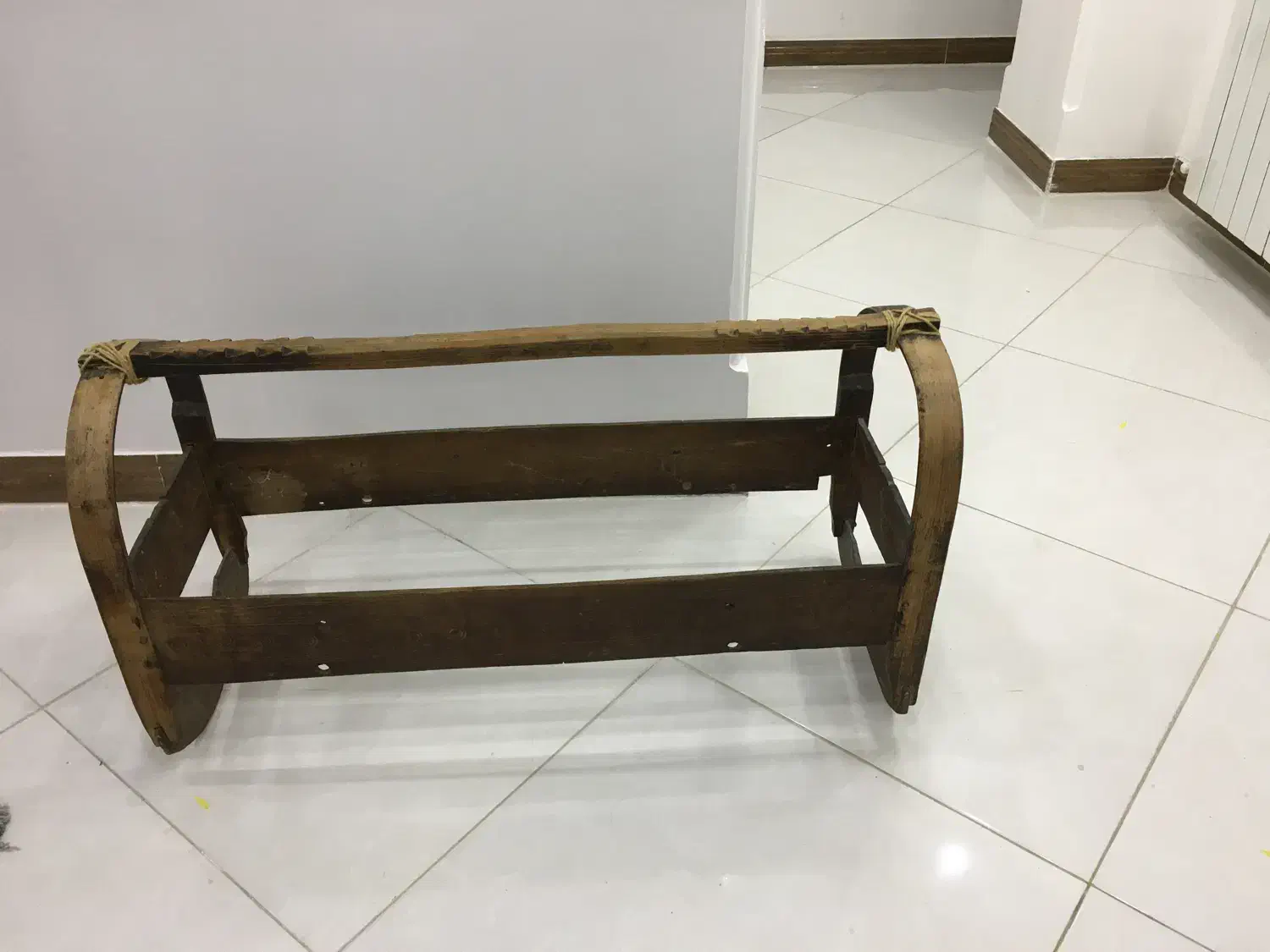 گهواره نوزاد|تخت و صندلی بچه|لاهیجان, مهرگان|دیوار