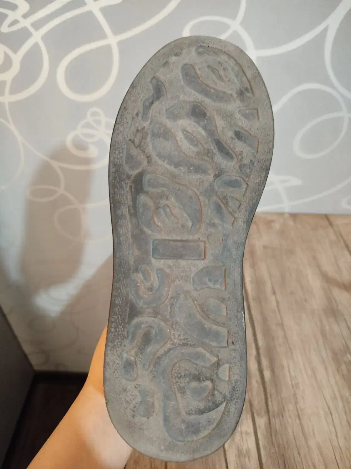 نیم بوت|کیف، کفش، کمربند|صدرا-فارس, فاز ۲|دیوار