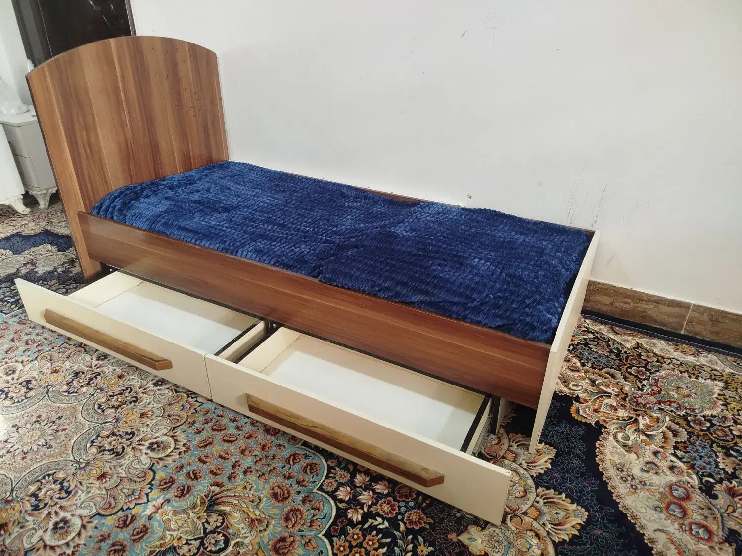 تخت خواب نوجوان بامیز تحریر|تخت و سرویس خواب|مبارکه, |دیوار