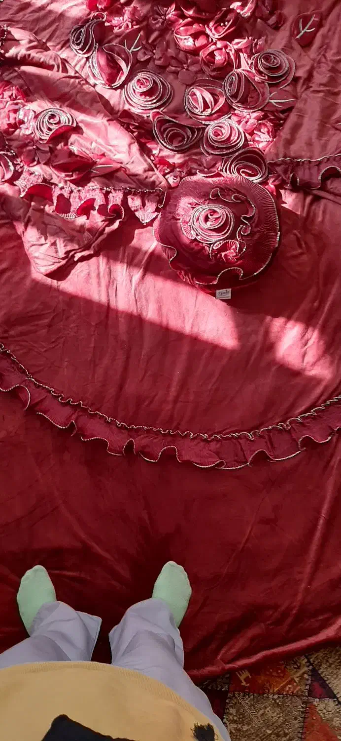 روتختی|رختخواب، بالش، پتو|برخوار, |دیوار