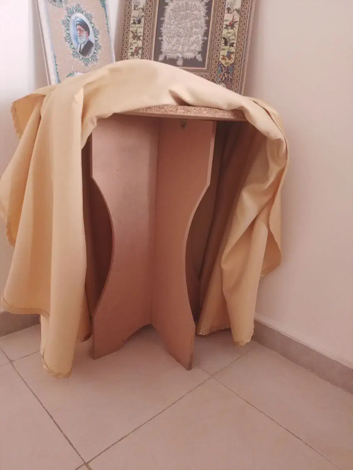 میز خاطره همراه با کاور قیمت ۵۰۰ هزار تومان|میز تلفن|هشتگرد, فاز ۲ مهستان|دیوار