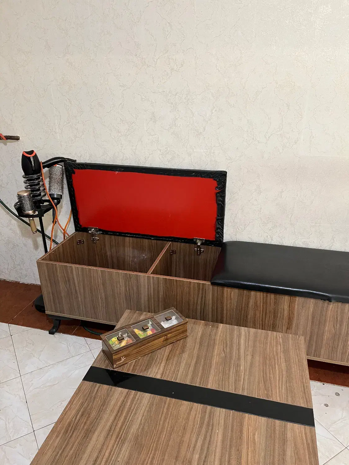 لوازم سالن چوبی کاملا سالم|آرایشگاه و سالنهای زیبایی|اندیشه, اندیشه فاز ۲|دیوار