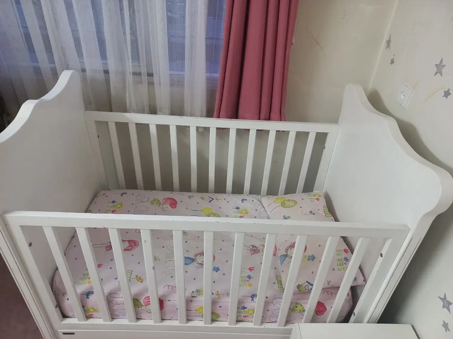 تخت کودک/در حد نو/اقتصادی|تخت و صندلی بچه|هشتگرد, شهرک بعثت|دیوار