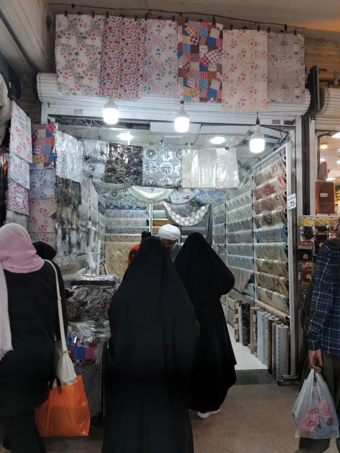 اجاره مغازه پل بازار حرم|اجارهٔ مغازه و غرفه|قم, ارم|دیوار