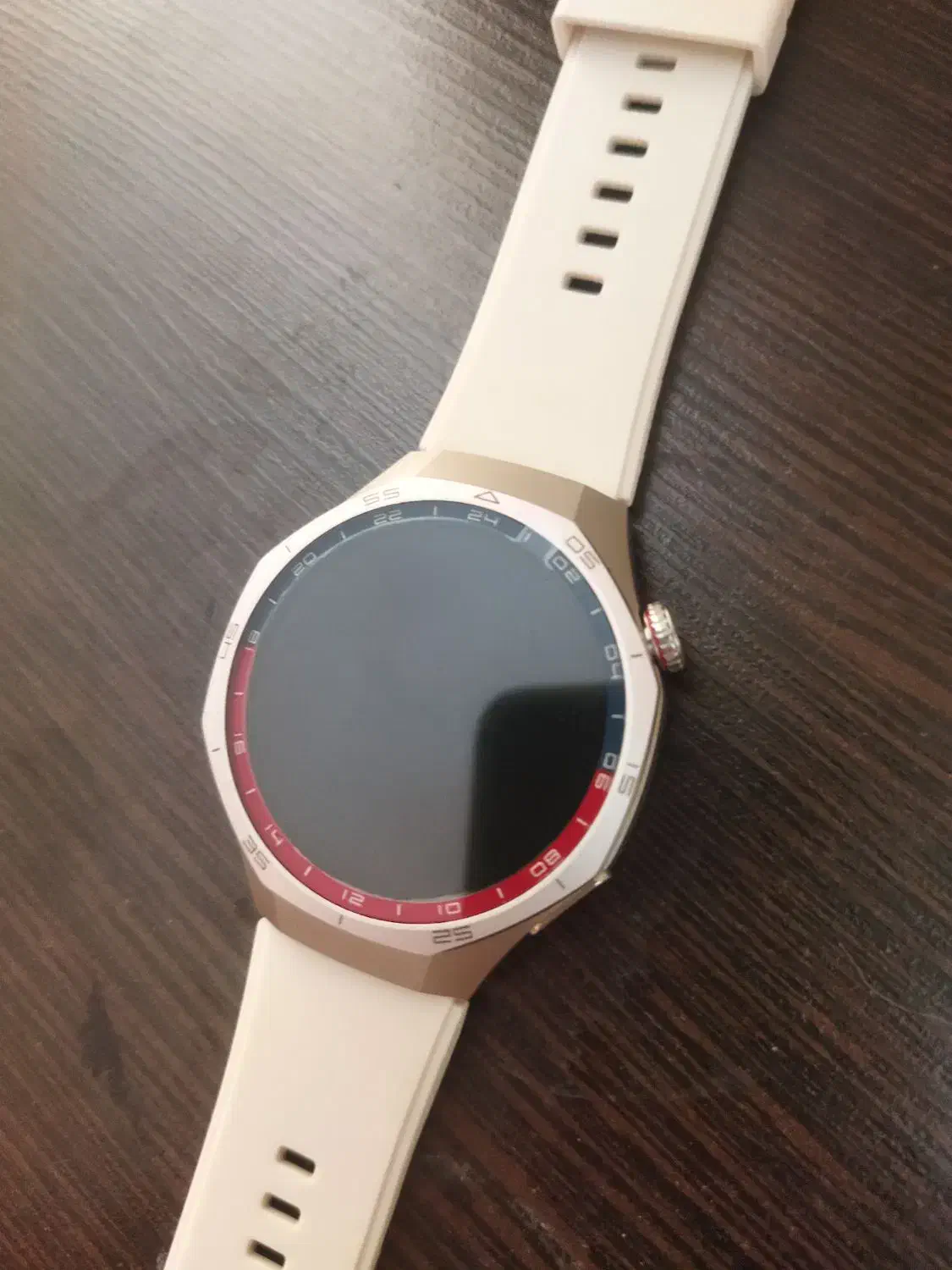 گرین لیو|ساعت|شیراز, کیان شهر|دیوار