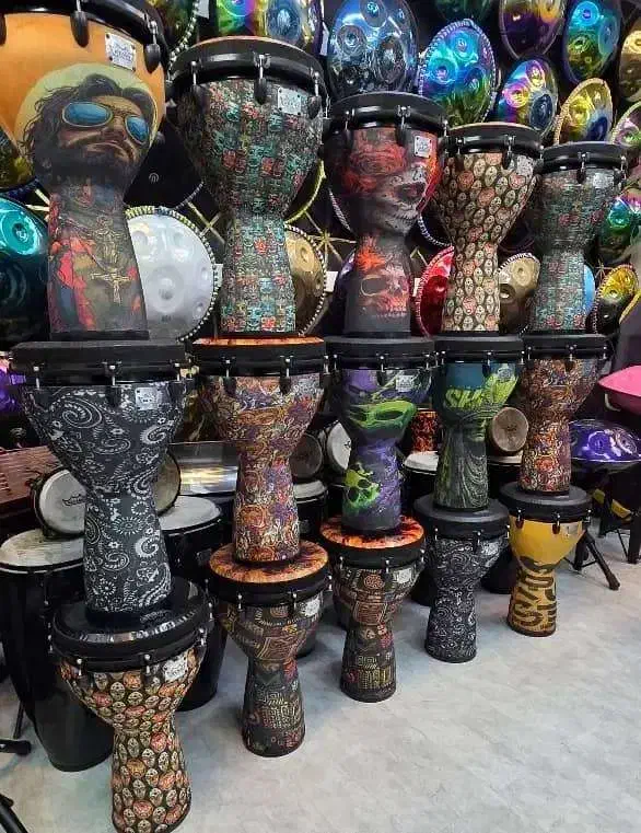 کوزه doyek (انواع ساز های کوبه ای سنتی و پاپ)|سازهای سنتی|شیراز, شاهچراغ|دیوار