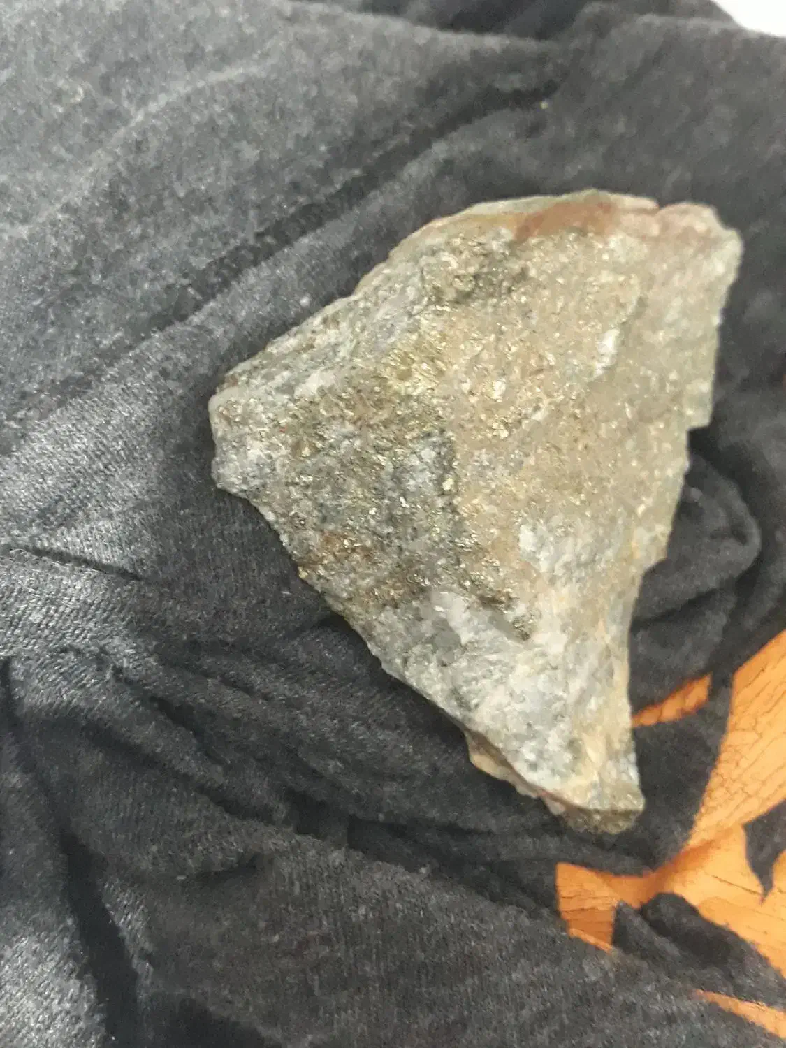 سنگ زیبا|کلکسیون اشیاء عتیقه|رشت, چله خانه|دیوار